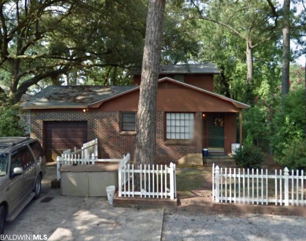 415 Bayou Sara Avenue - Photo 1