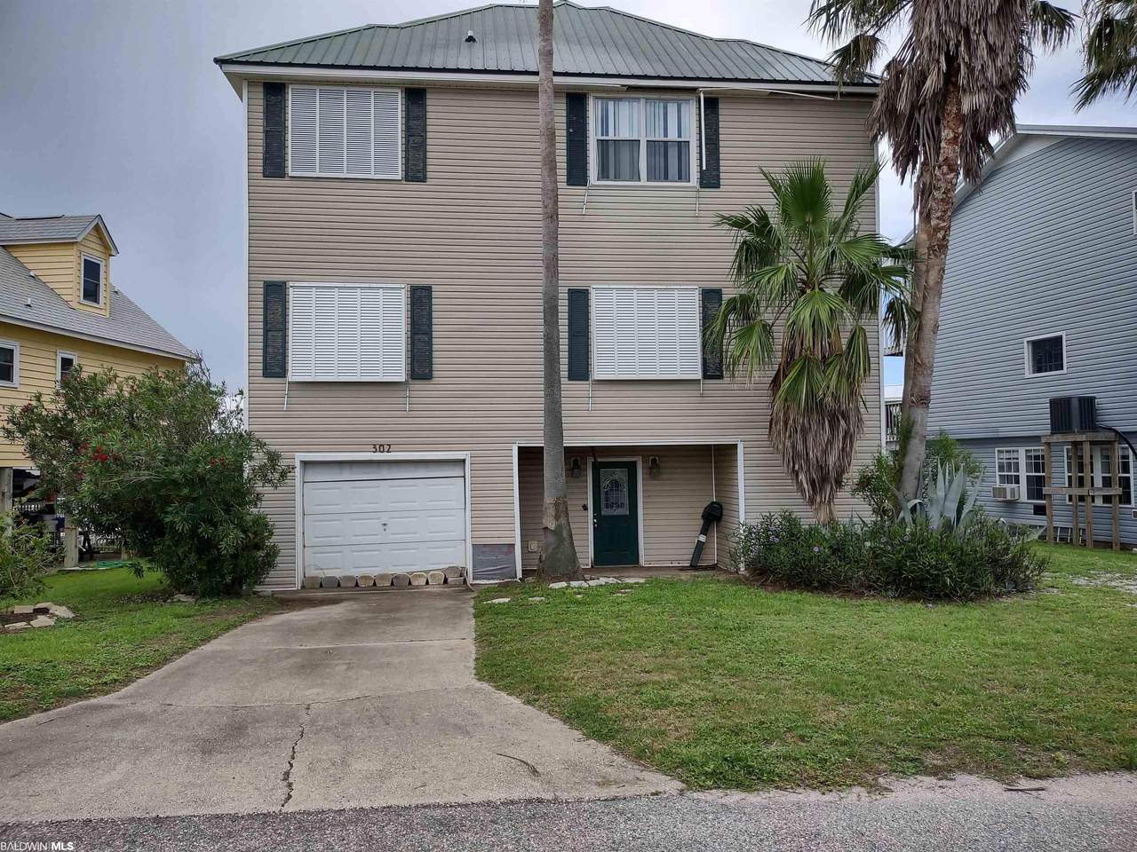 302 8th Street - Photo 1