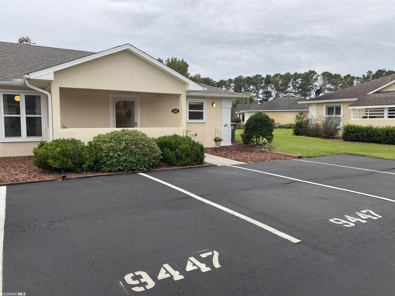 9447 Villas Dr - Photo 1