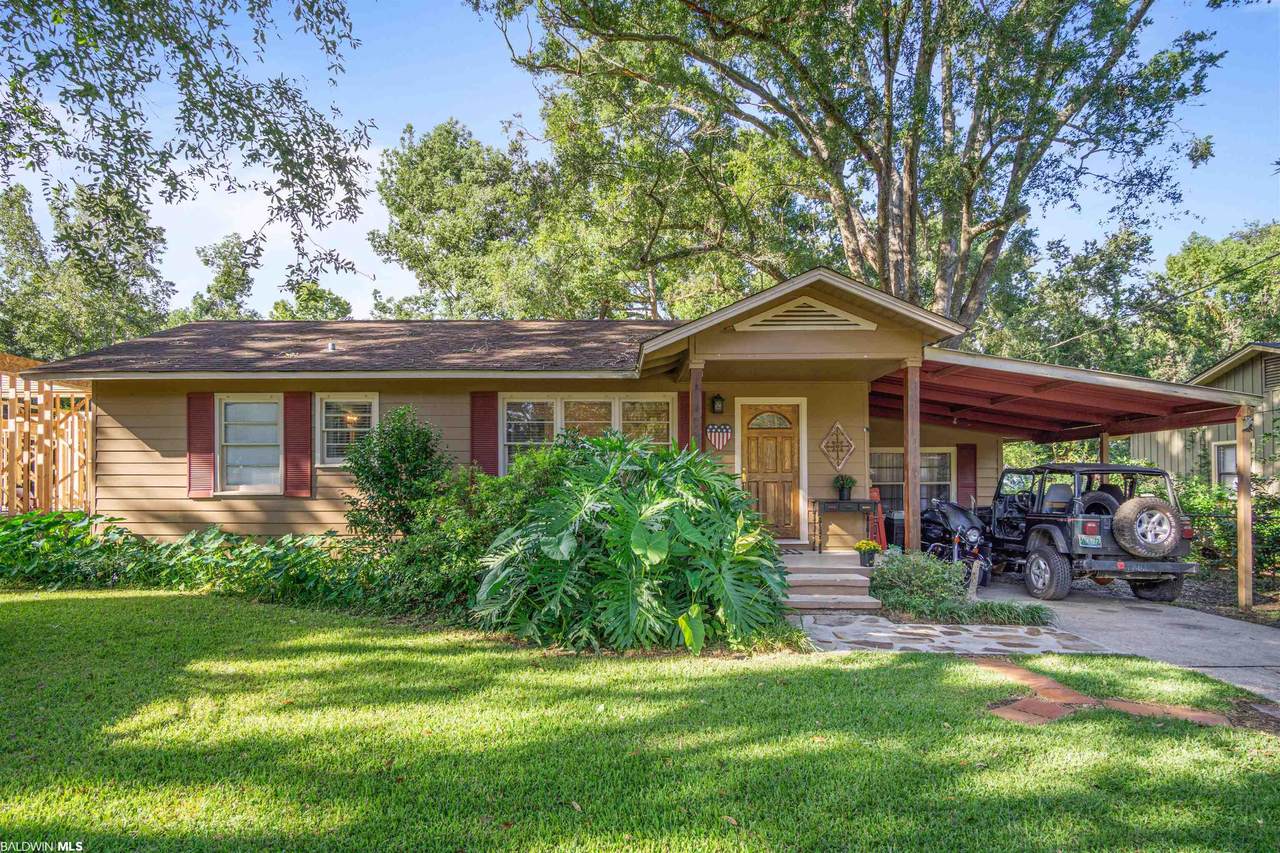 415 White Avenue - Photo 1