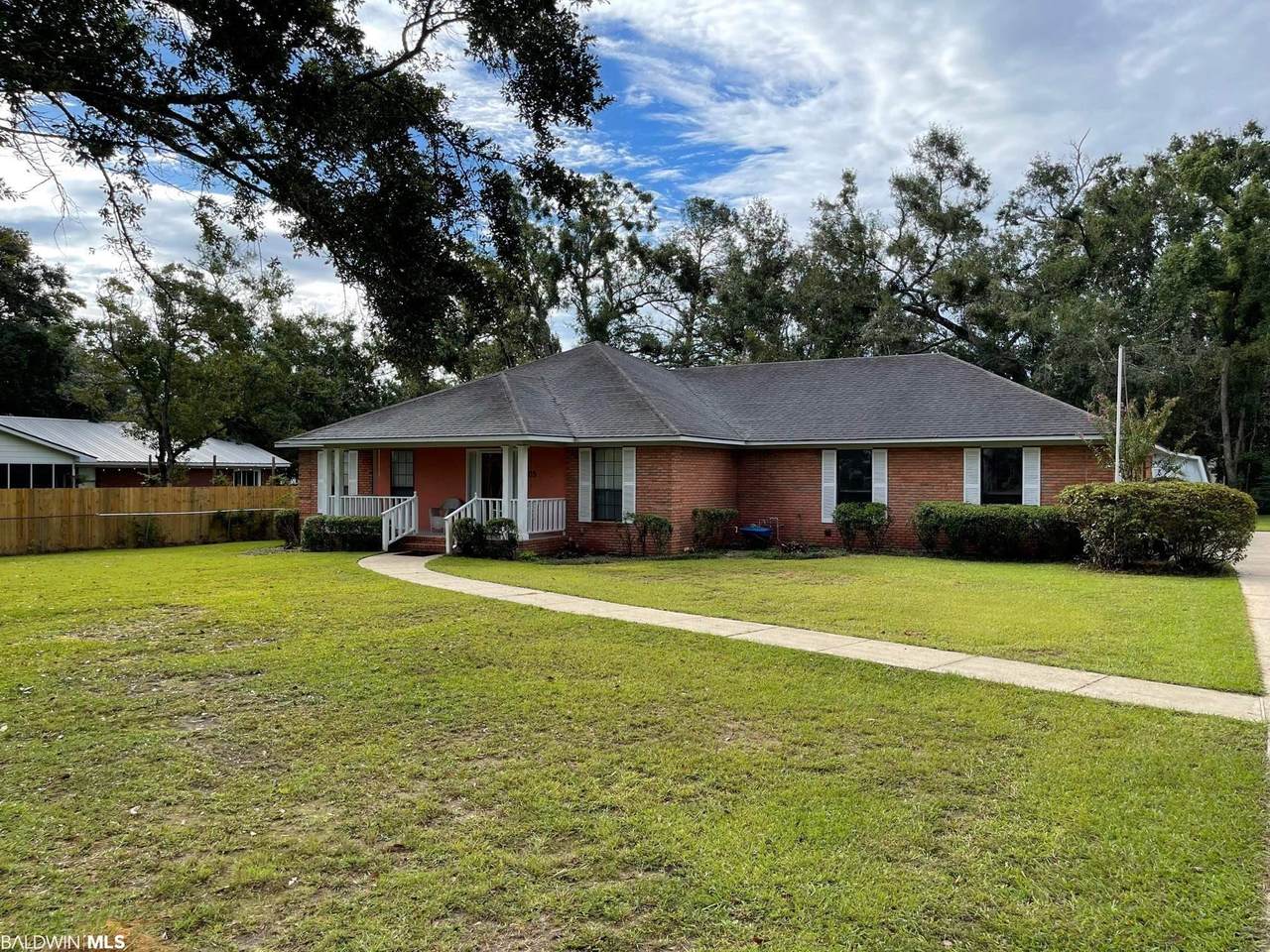405 W Persimmon Ave - Photo 1