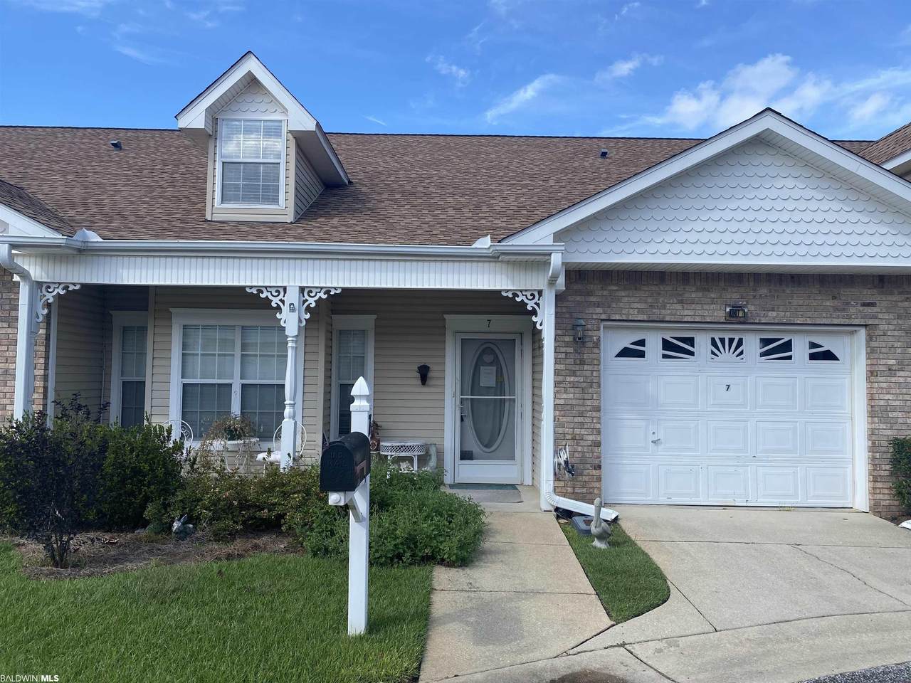 920 Plantation Blvd - Photo 1