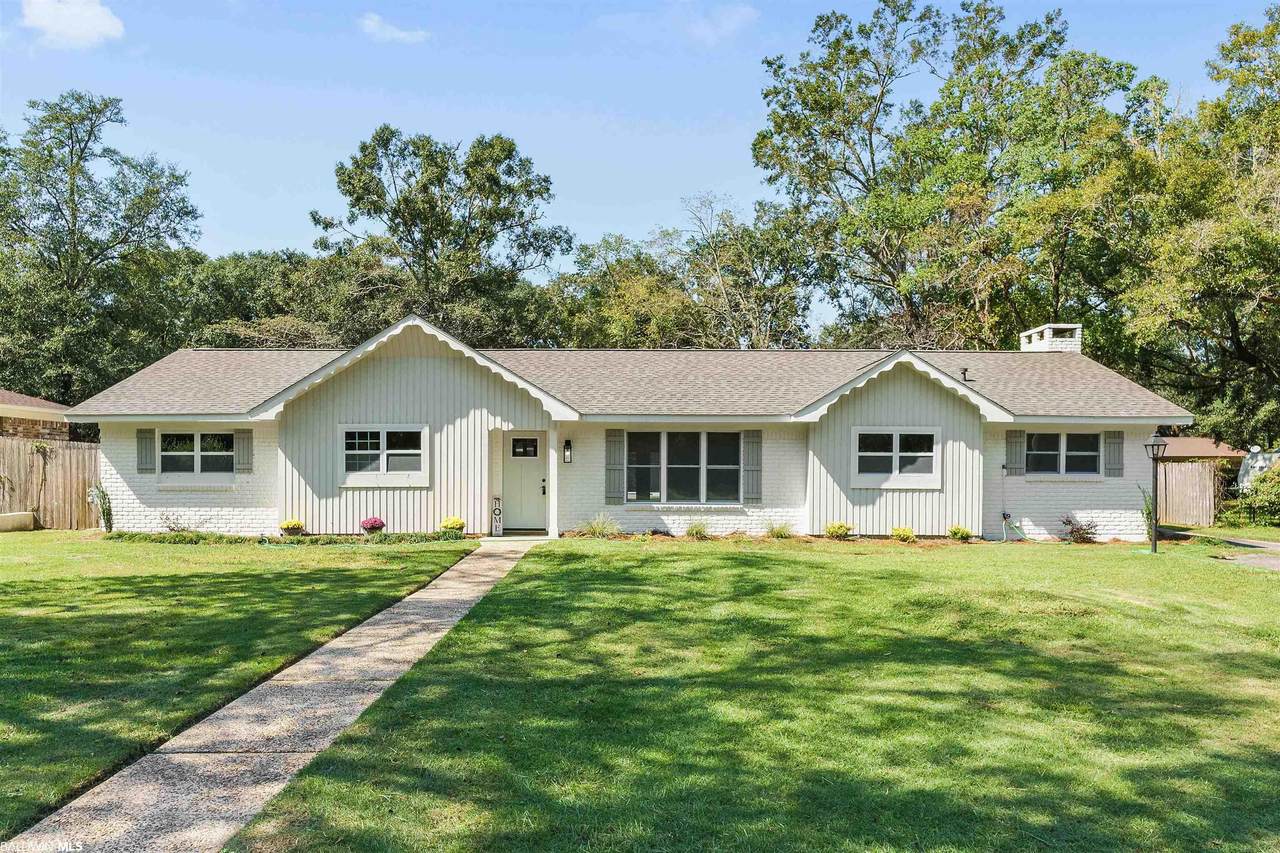 313 Camelot Drive - Photo 1