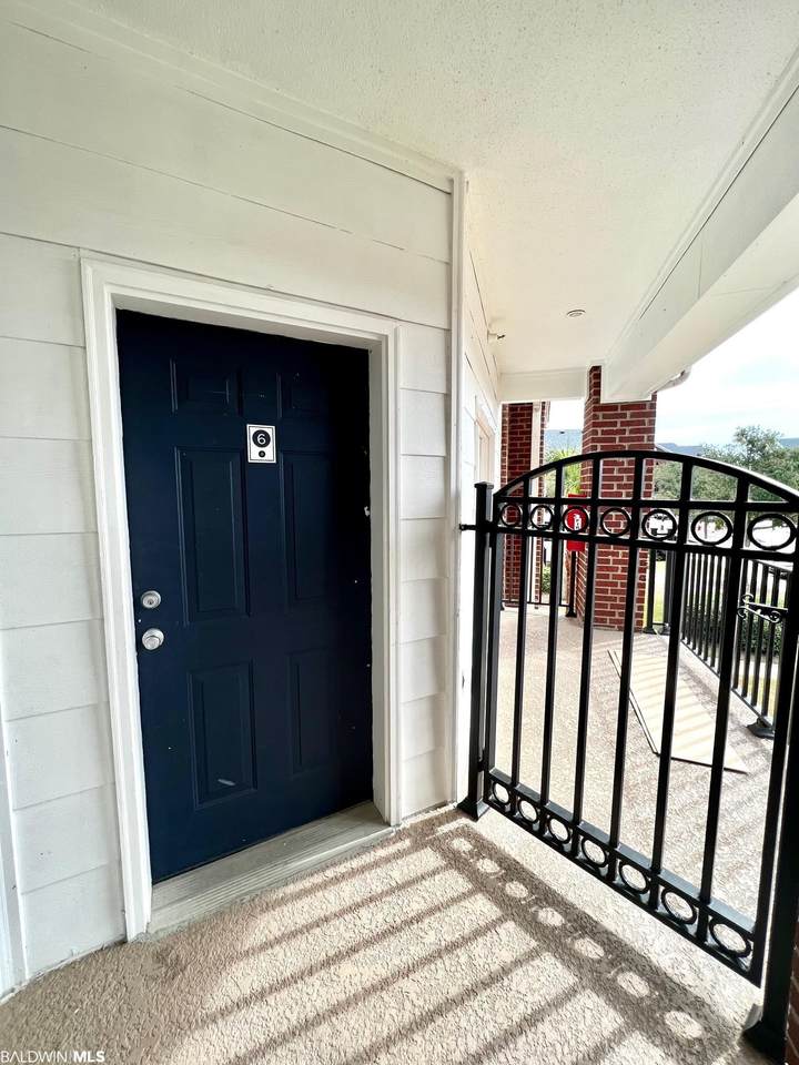 20050 Oak Rd - Photo 1