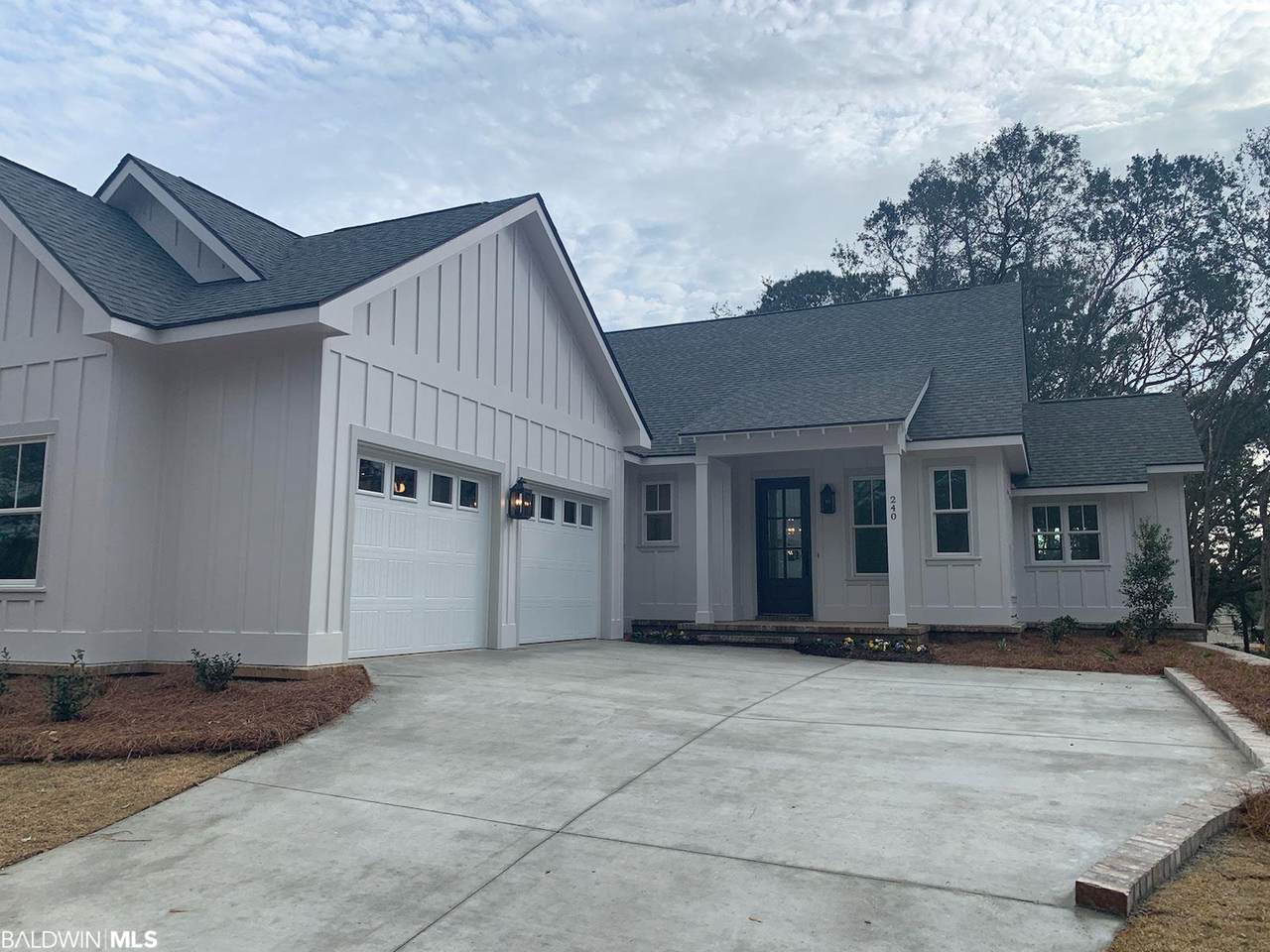 151 Hyacinth Street - Photo 1