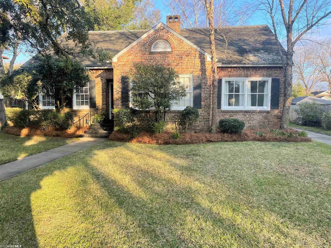 353 Mcdonald Av - Photo 1