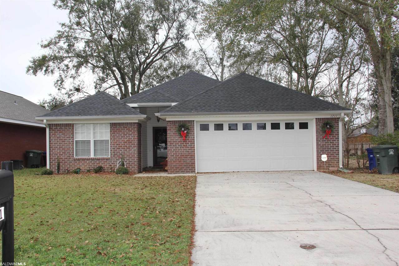 1711 Woodbridge Cir - Photo 1