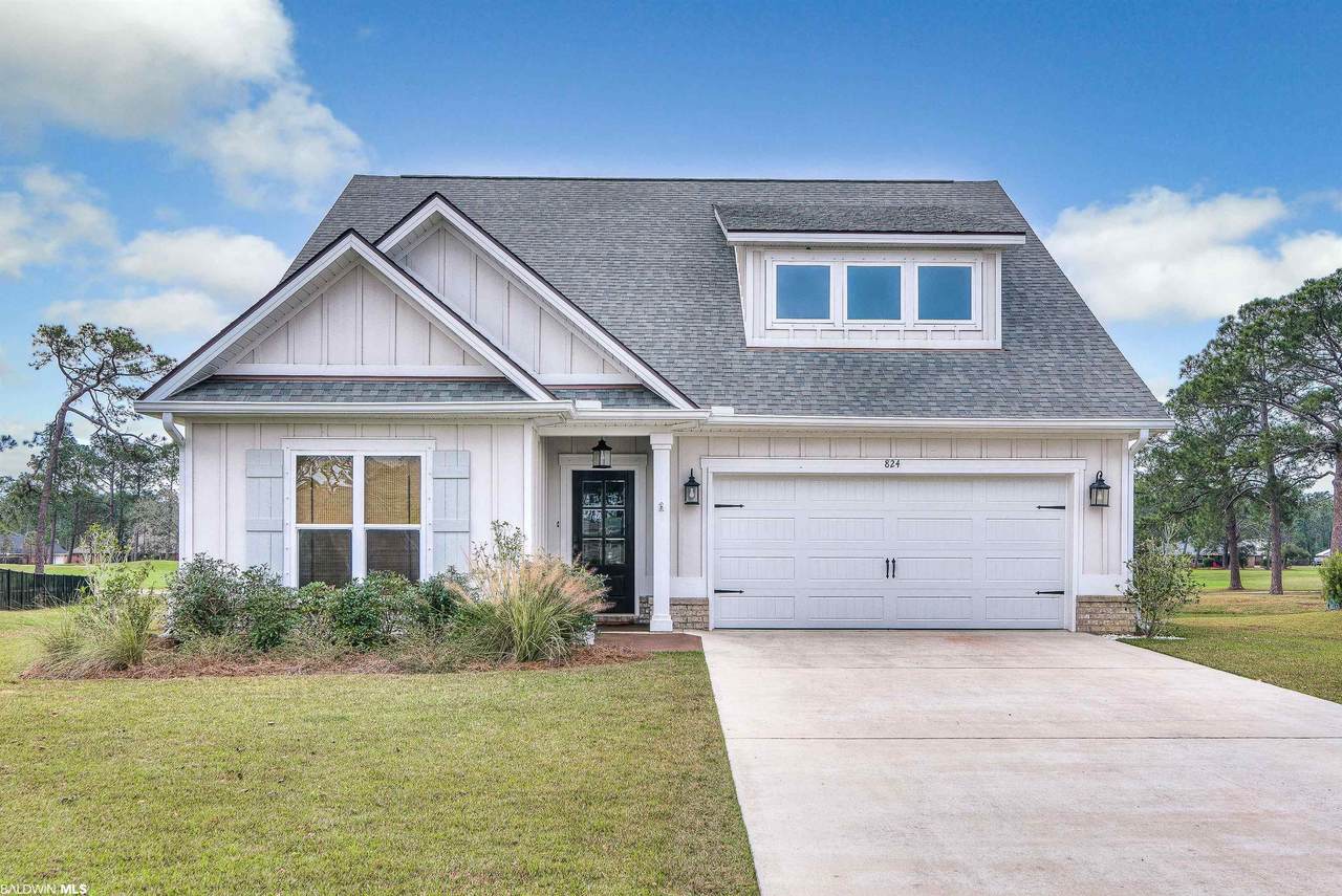 824 Wedgewood Drive - Photo 1