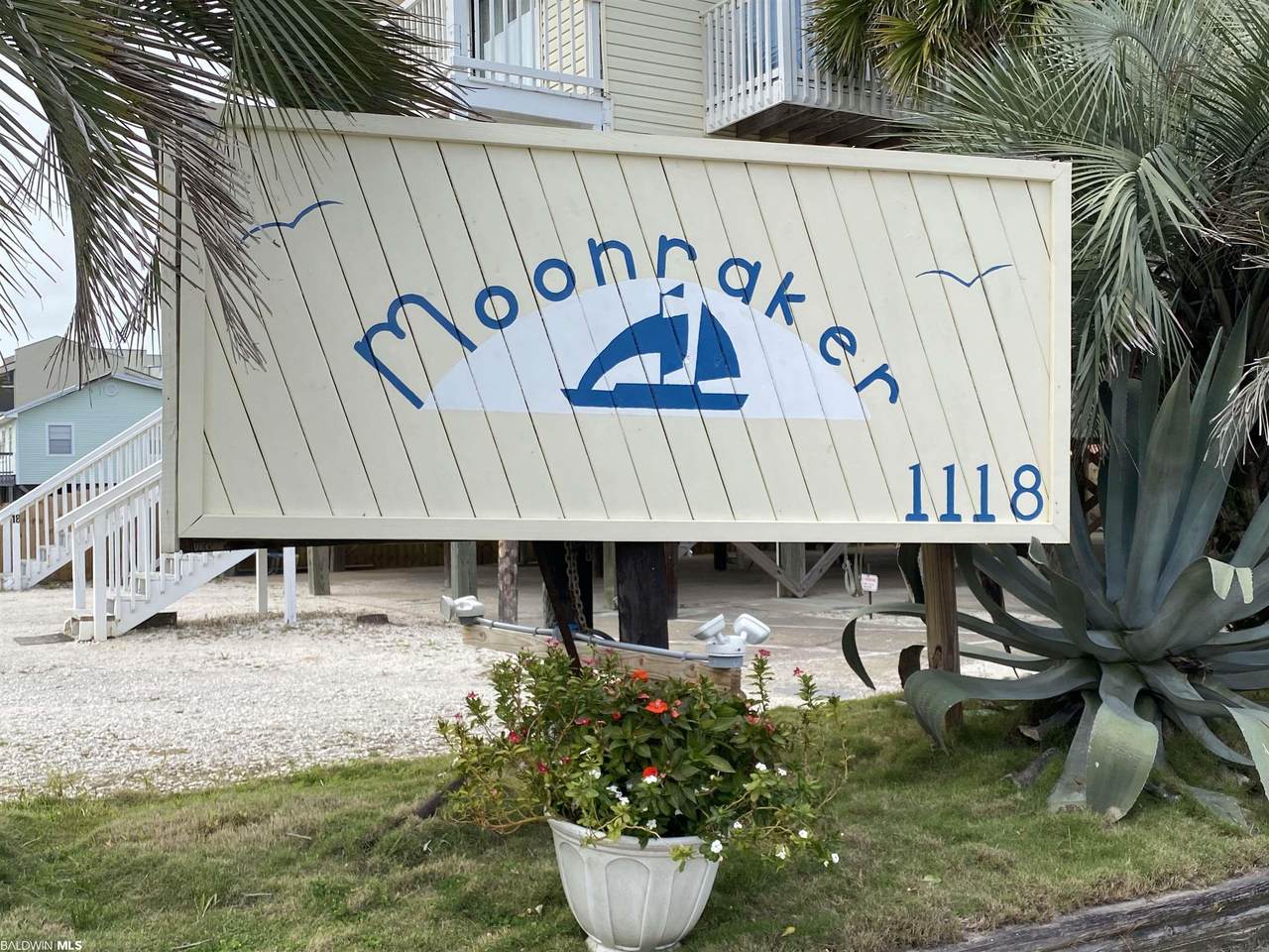 1118 Beach Blvd - Photo 1