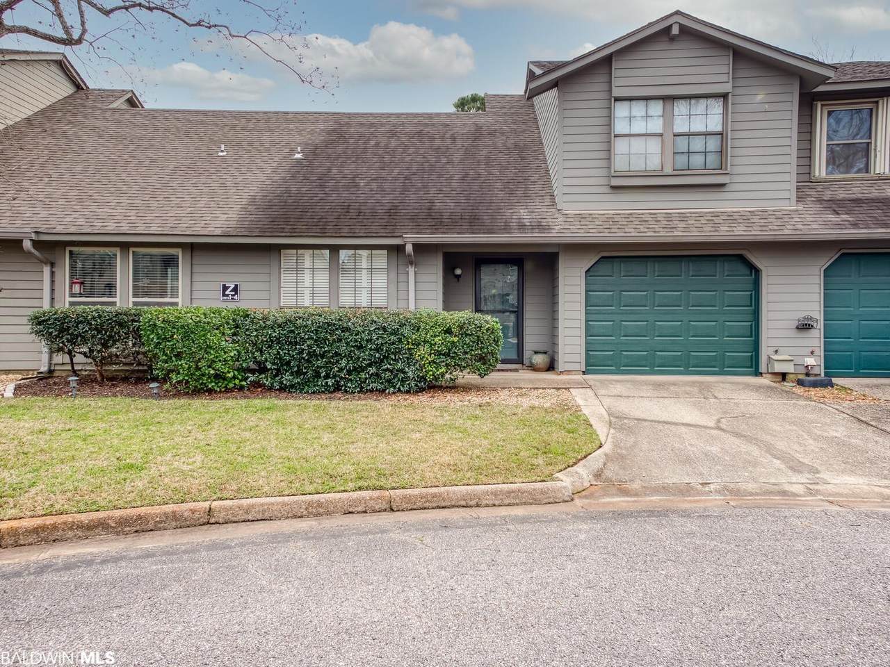 389 Club House Drive - Photo 1