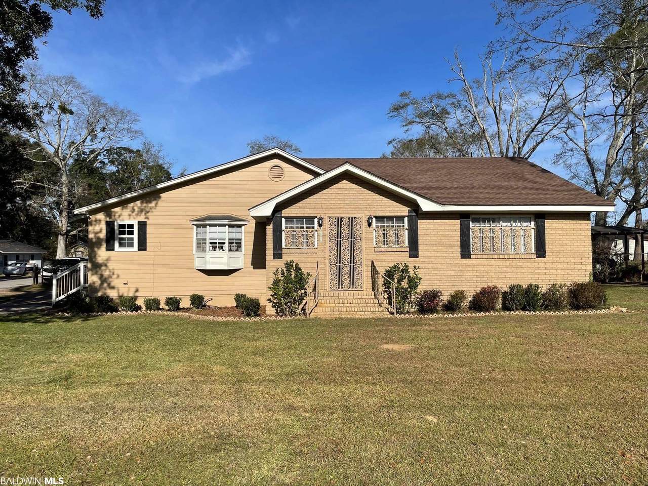208 Magnolia Street - Photo 1