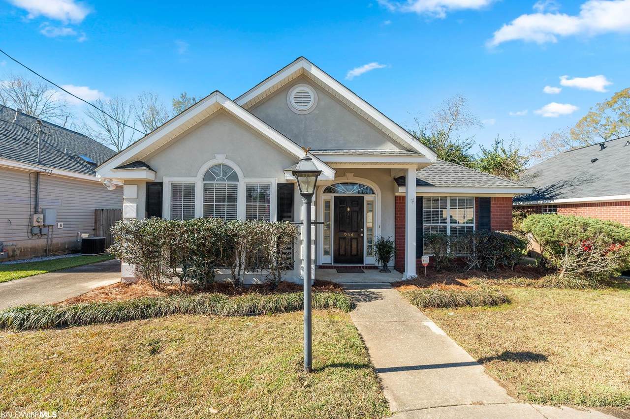 954 Henckley Ave - Photo 1
