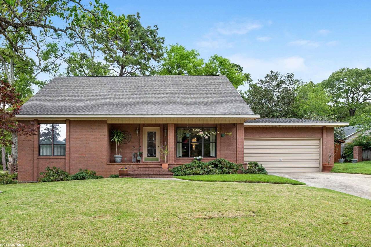 101 Bel Air Circle - Photo 1