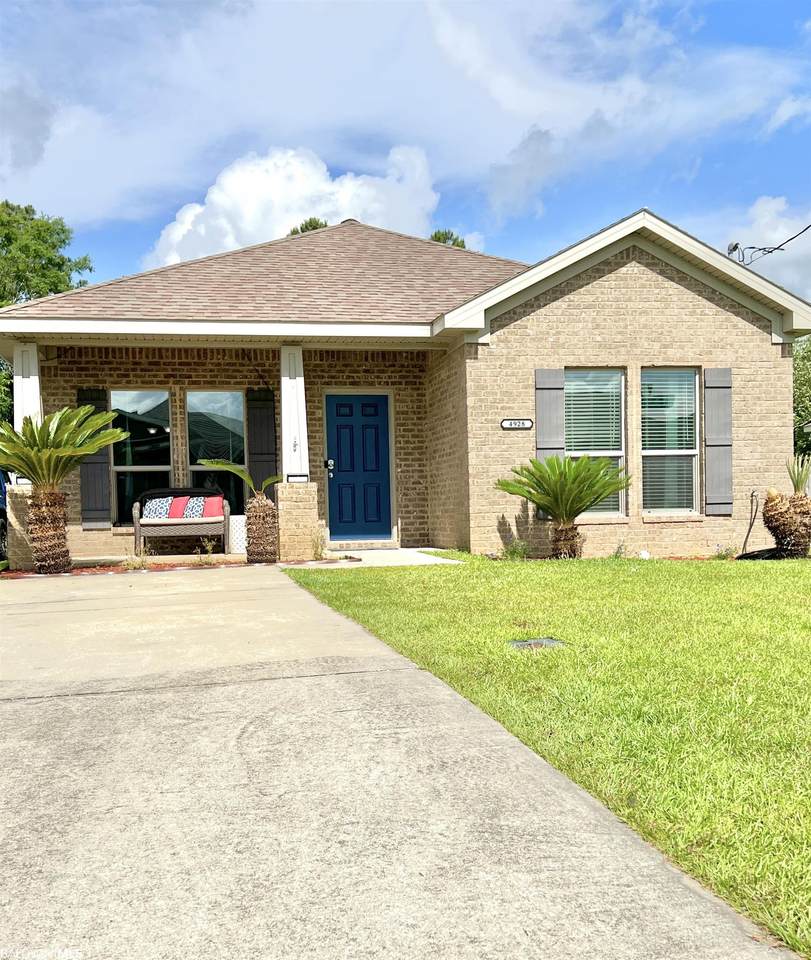 4928 Daniels Drive - Photo 1