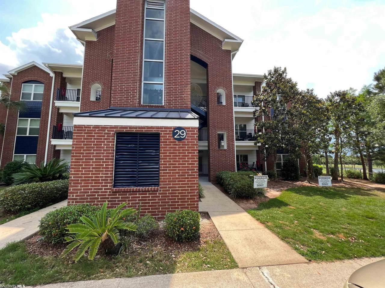 20050 Oak Rd - Photo 1