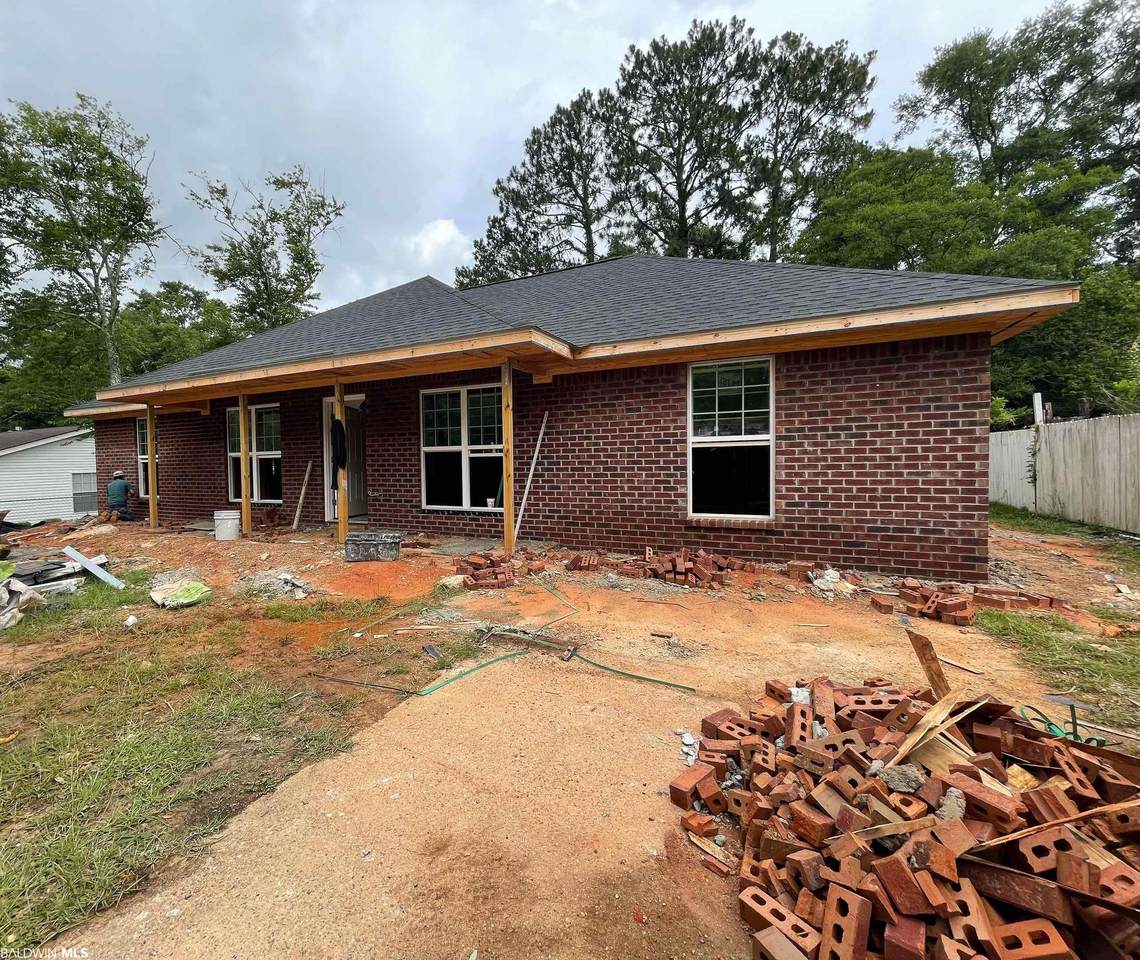 619 University Blvd - Photo 1