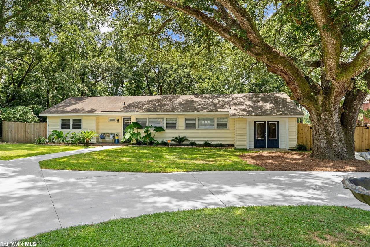2554 Hillcrest Rd - Photo 1