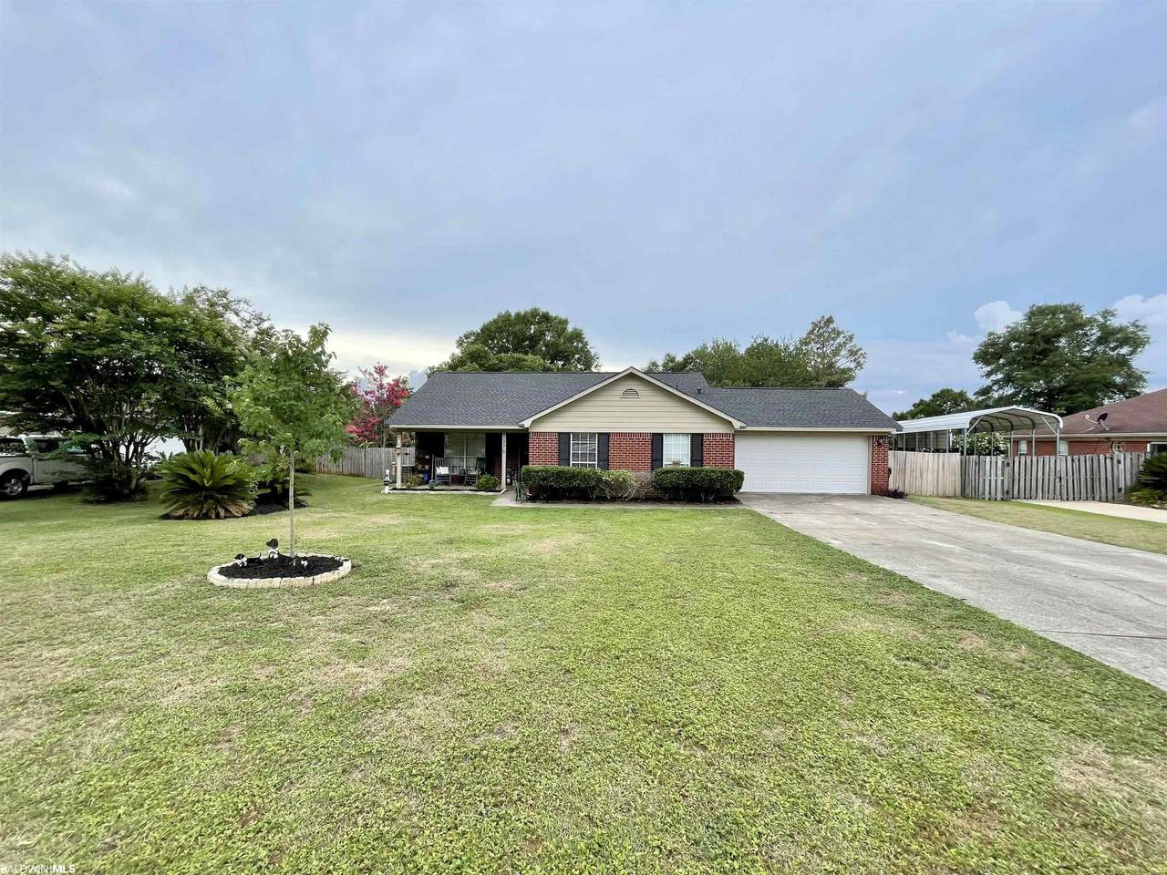 176 Robbins Blvd - Photo 1