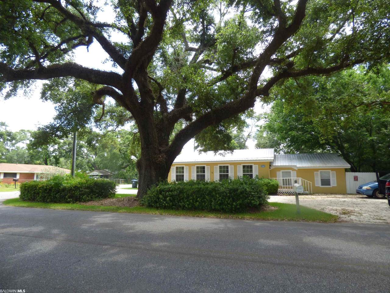 918 Cedar Street - Photo 1