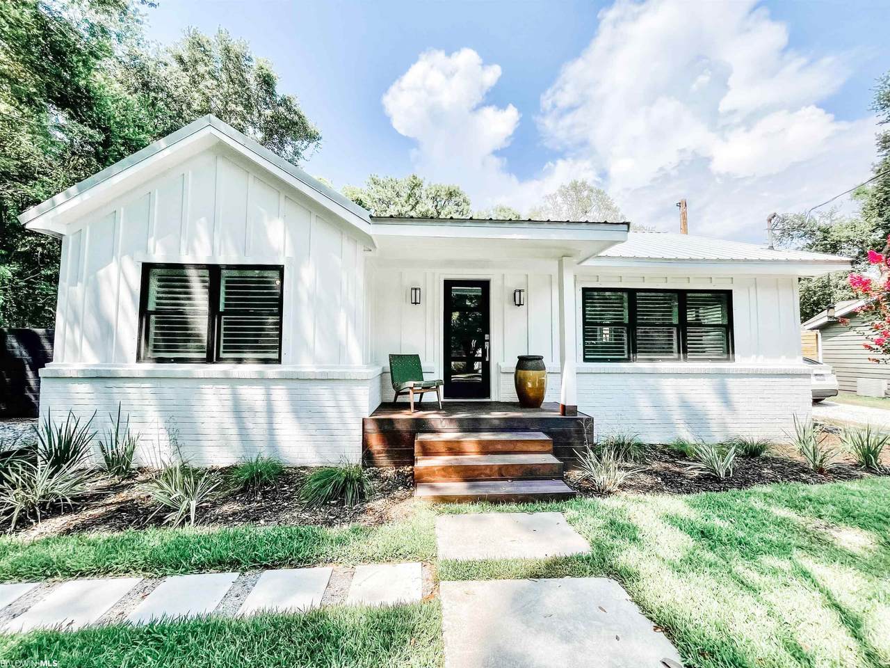 371 Pecan Avenue - Photo 1