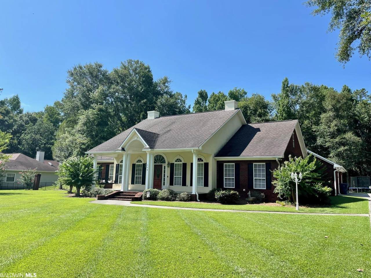 114 Brooks Blvd - Photo 1
