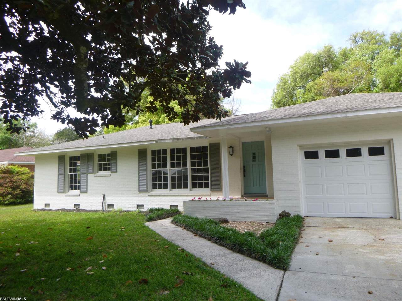 374 Ridgewood Circle - Photo 1