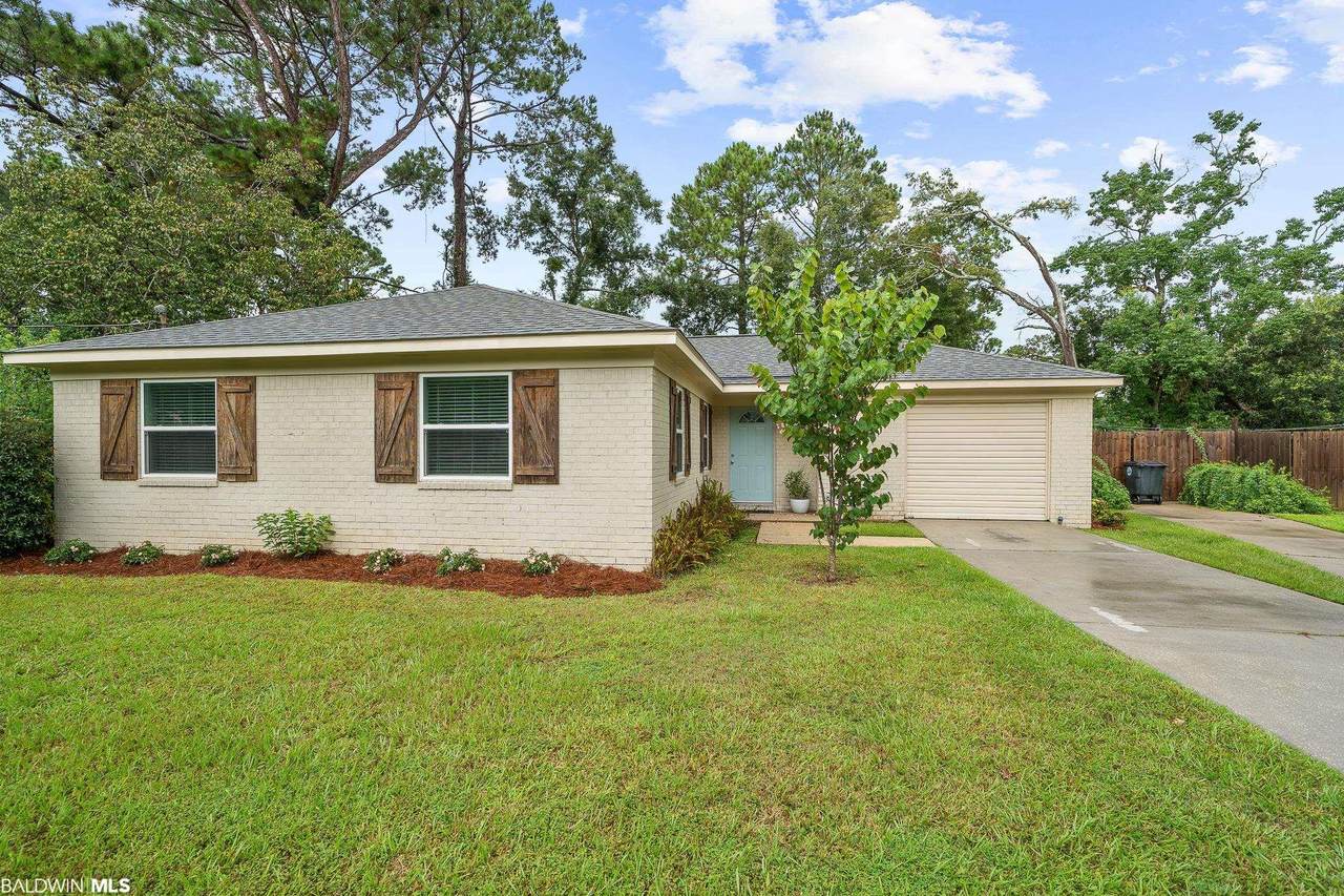 207 Patrician Street - Photo 1