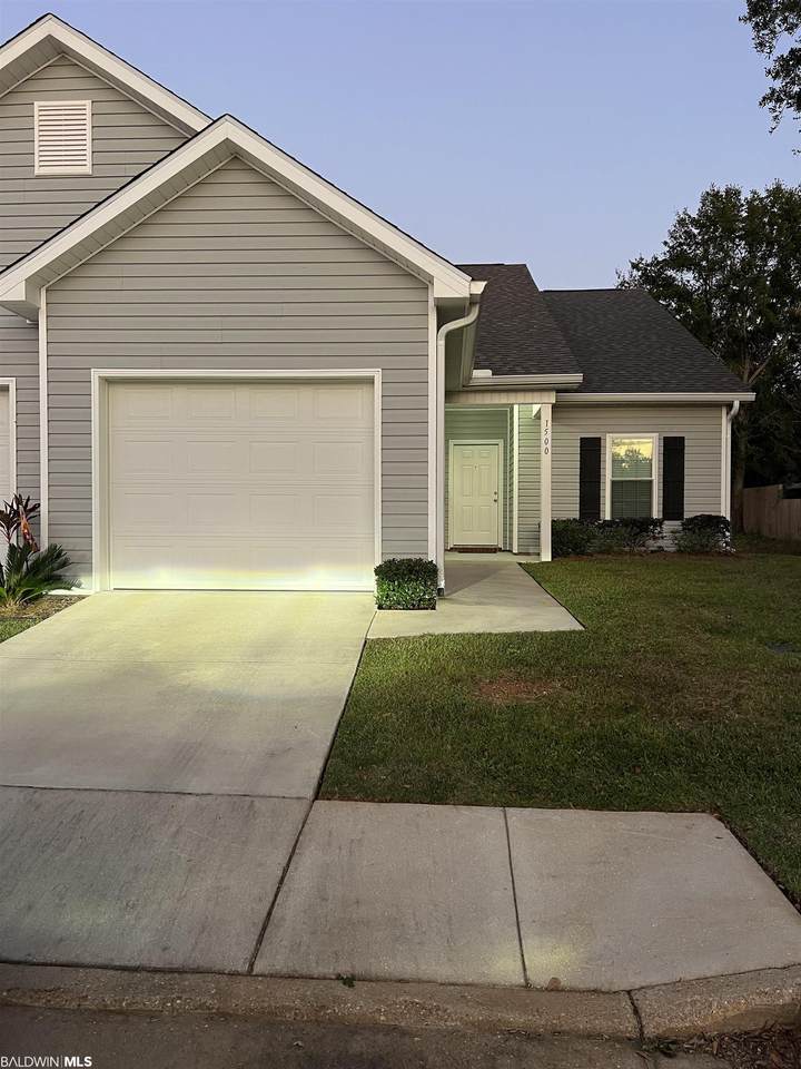 2651 Juniper St - Photo 1