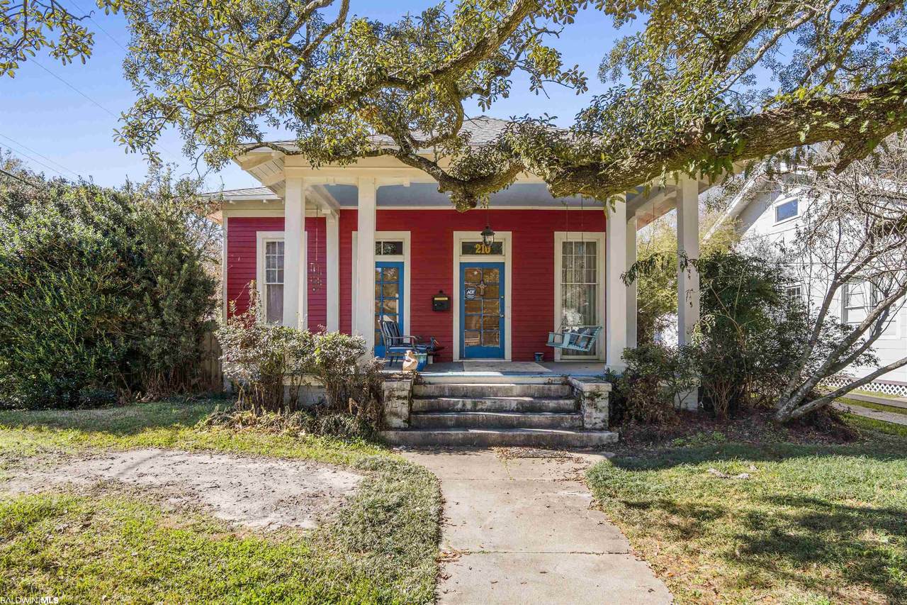 210 Tuttle Avenue - Photo 1
