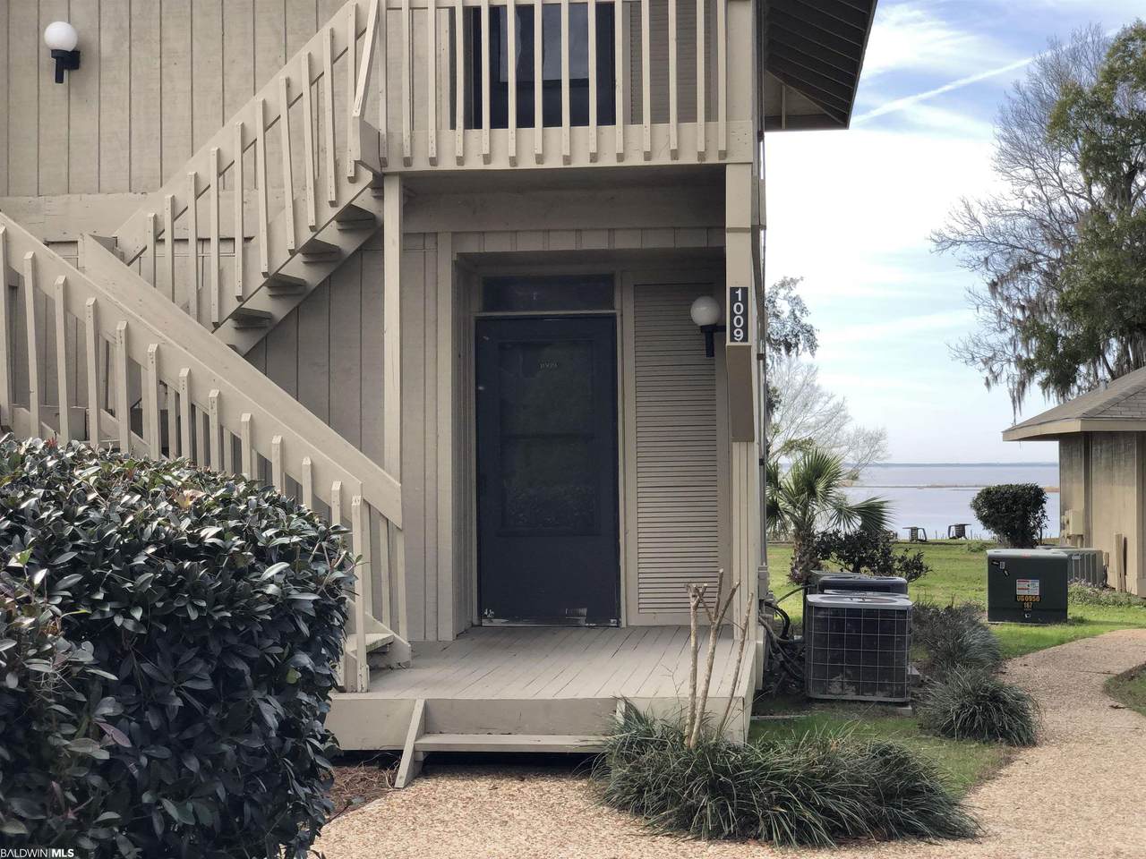 1009 Sea Cliff North - Photo 1