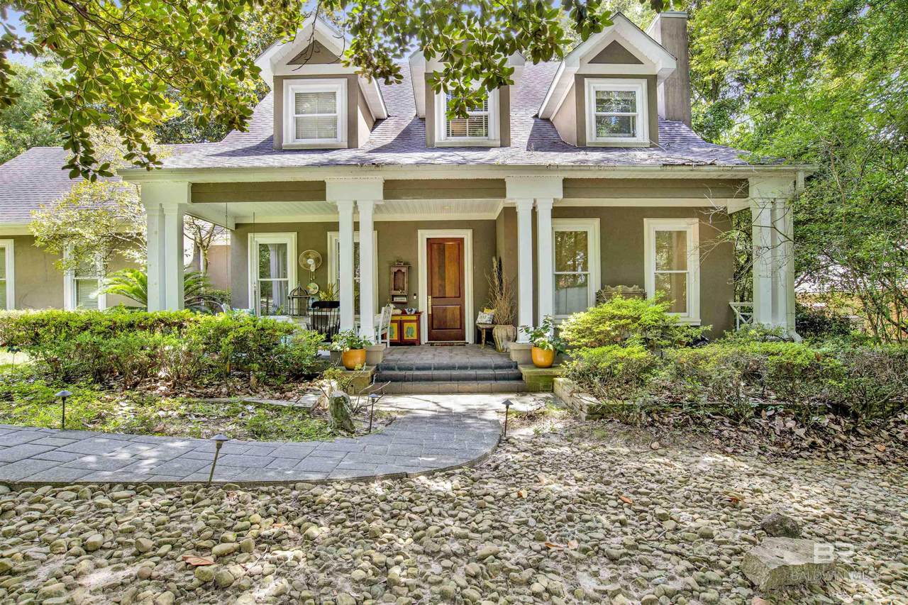 303 Cameron Court - Photo 1