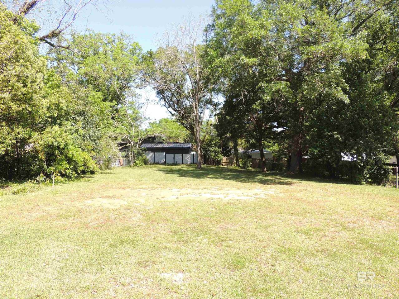 605 Bellangee Avenue - Photo 1