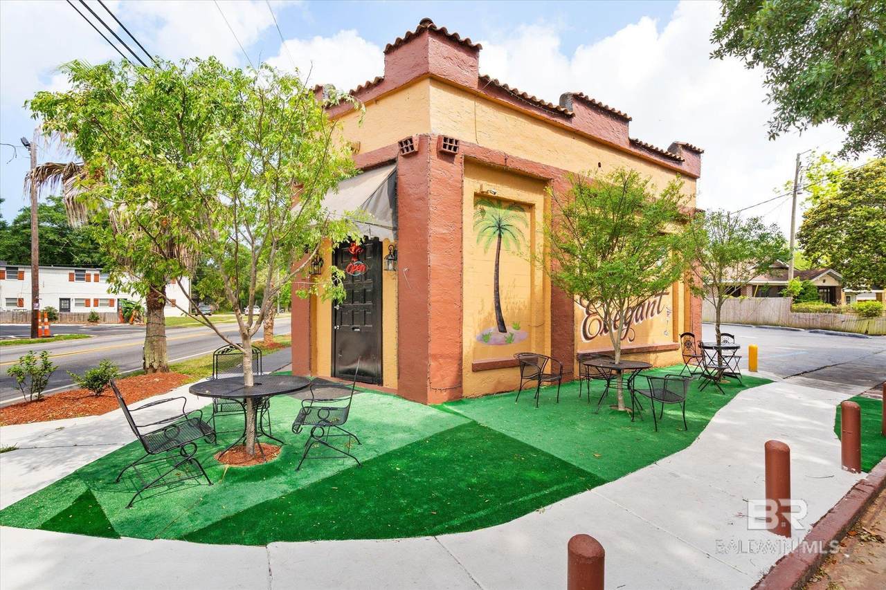 208 Lafayette Street - Photo 1