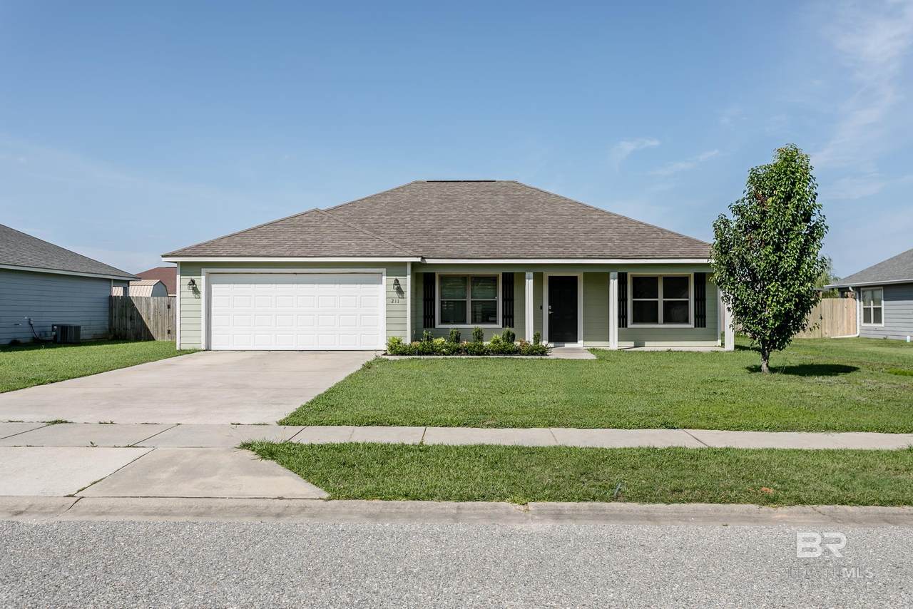 211 Lakefront Circle - Photo 1