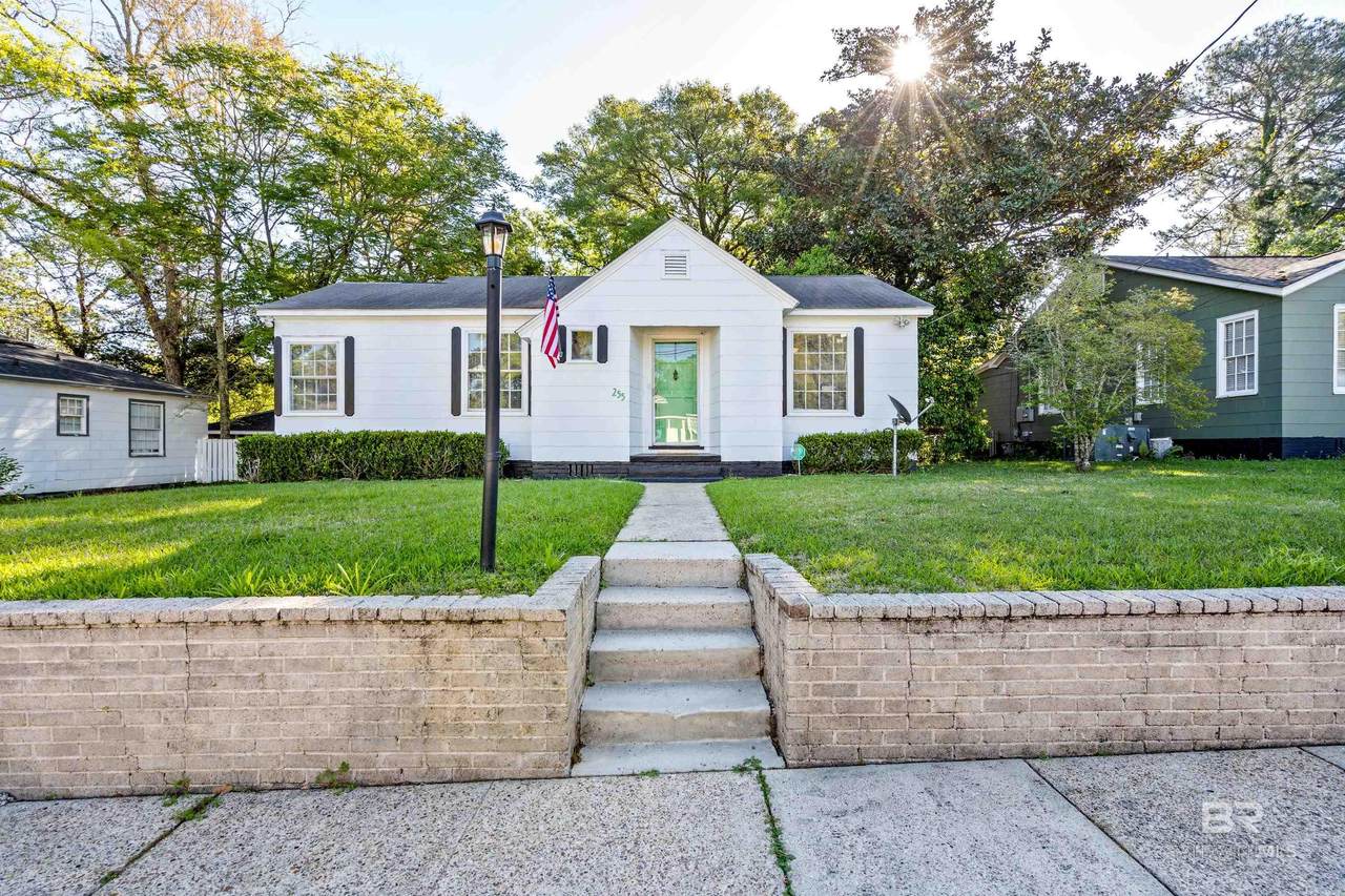 255 Pinehill Drive - Photo 1