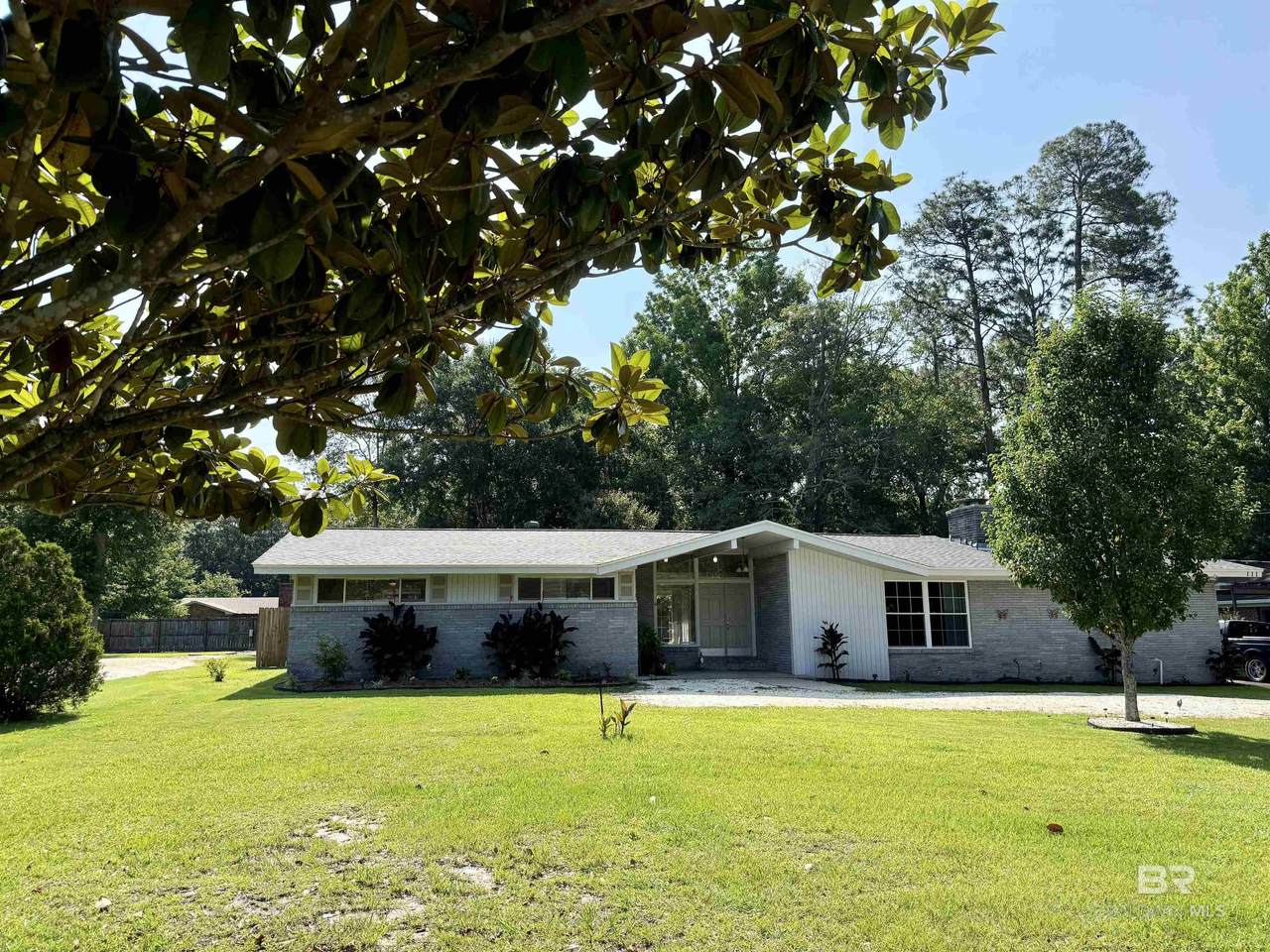 111 Dogwood Place - Photo 1