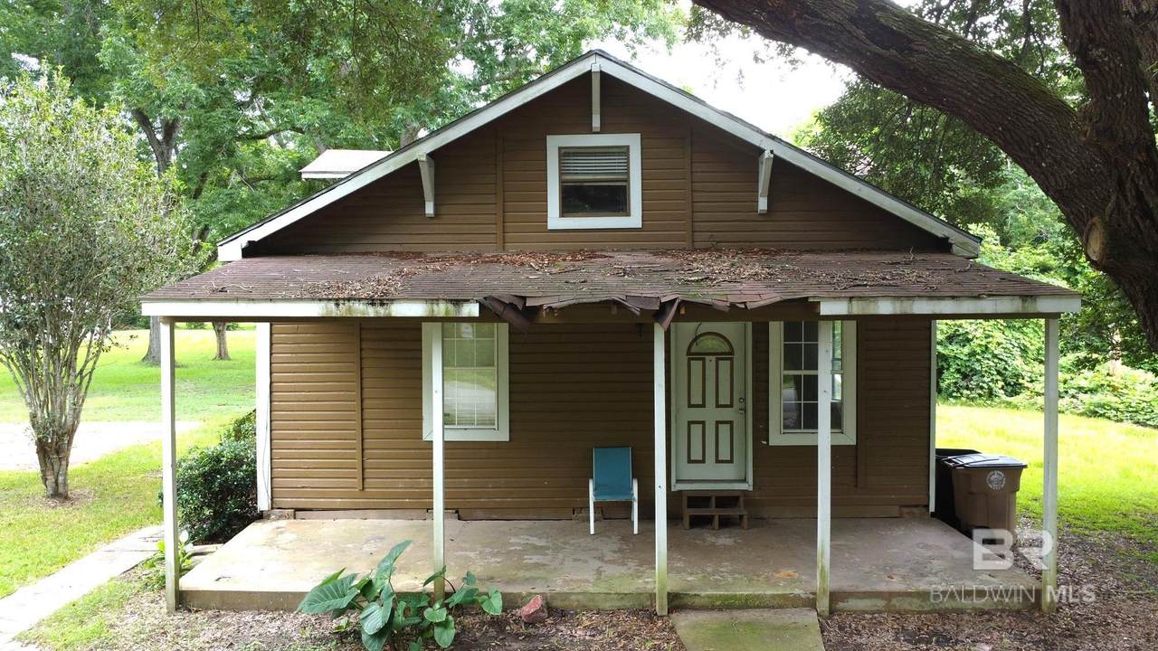 411 Young Street - Photo 1