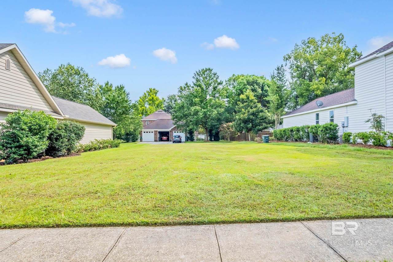 10354 Emmanuel Street - Photo 1