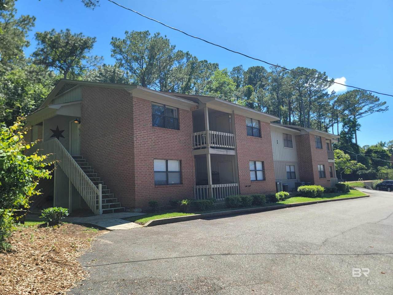 512 Lake Forest Boulevard - Photo 1