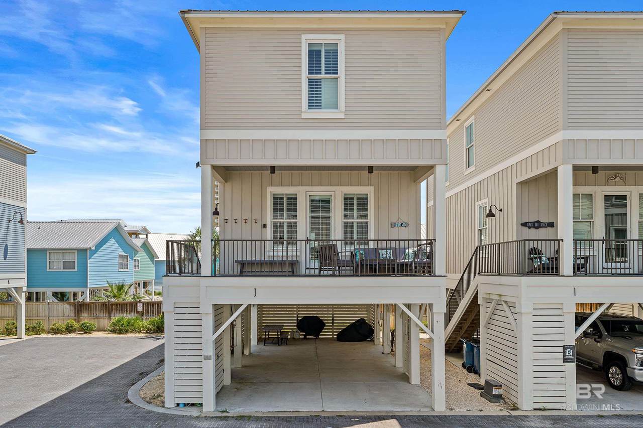 1592 Beach Boulevard - Photo 1