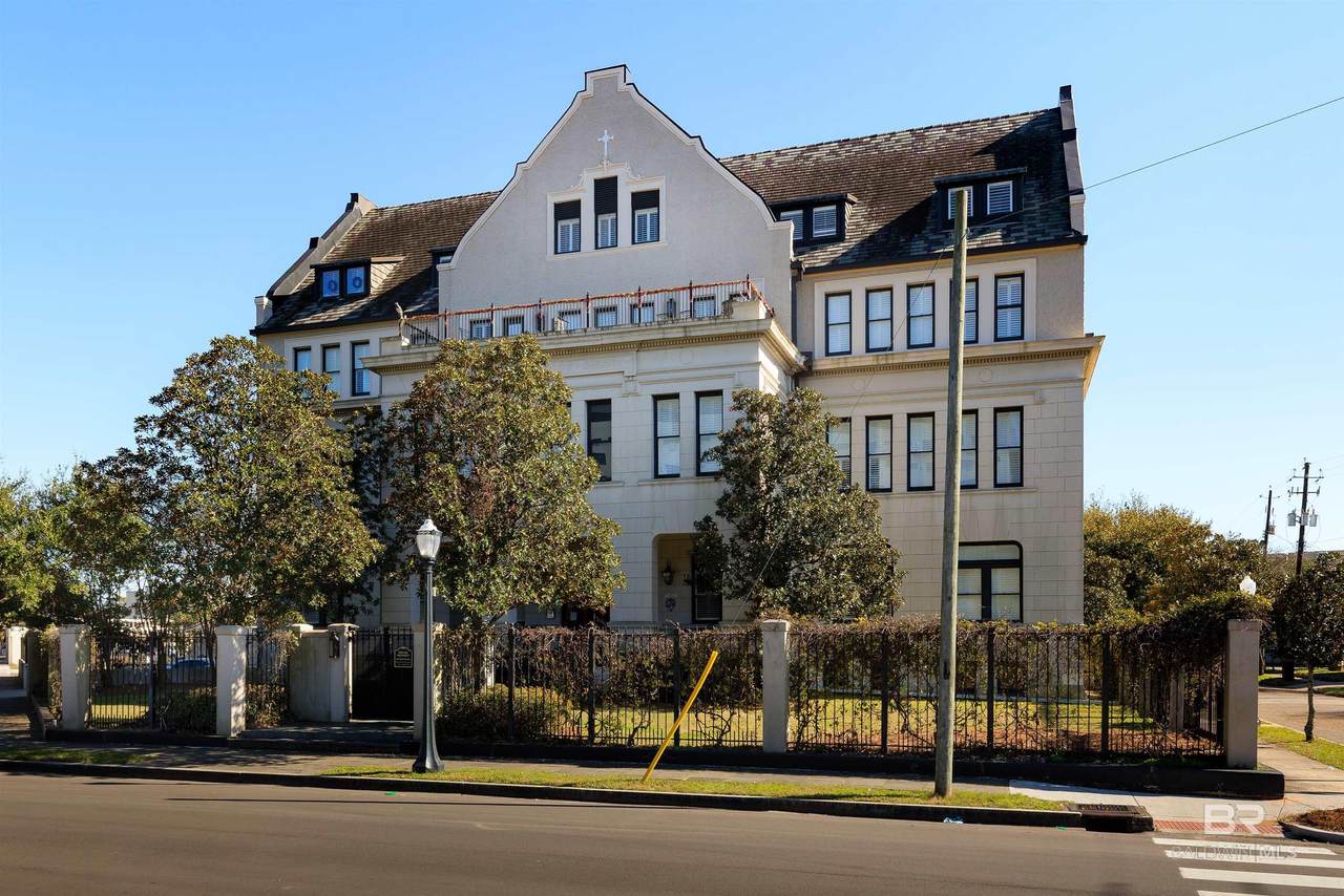 753 Saint Francis Street - Photo 1