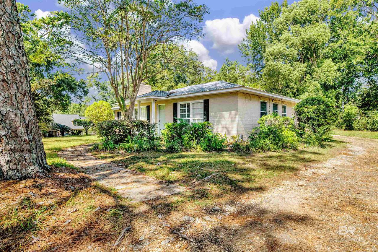 703 Belrose Avenue - Photo 1