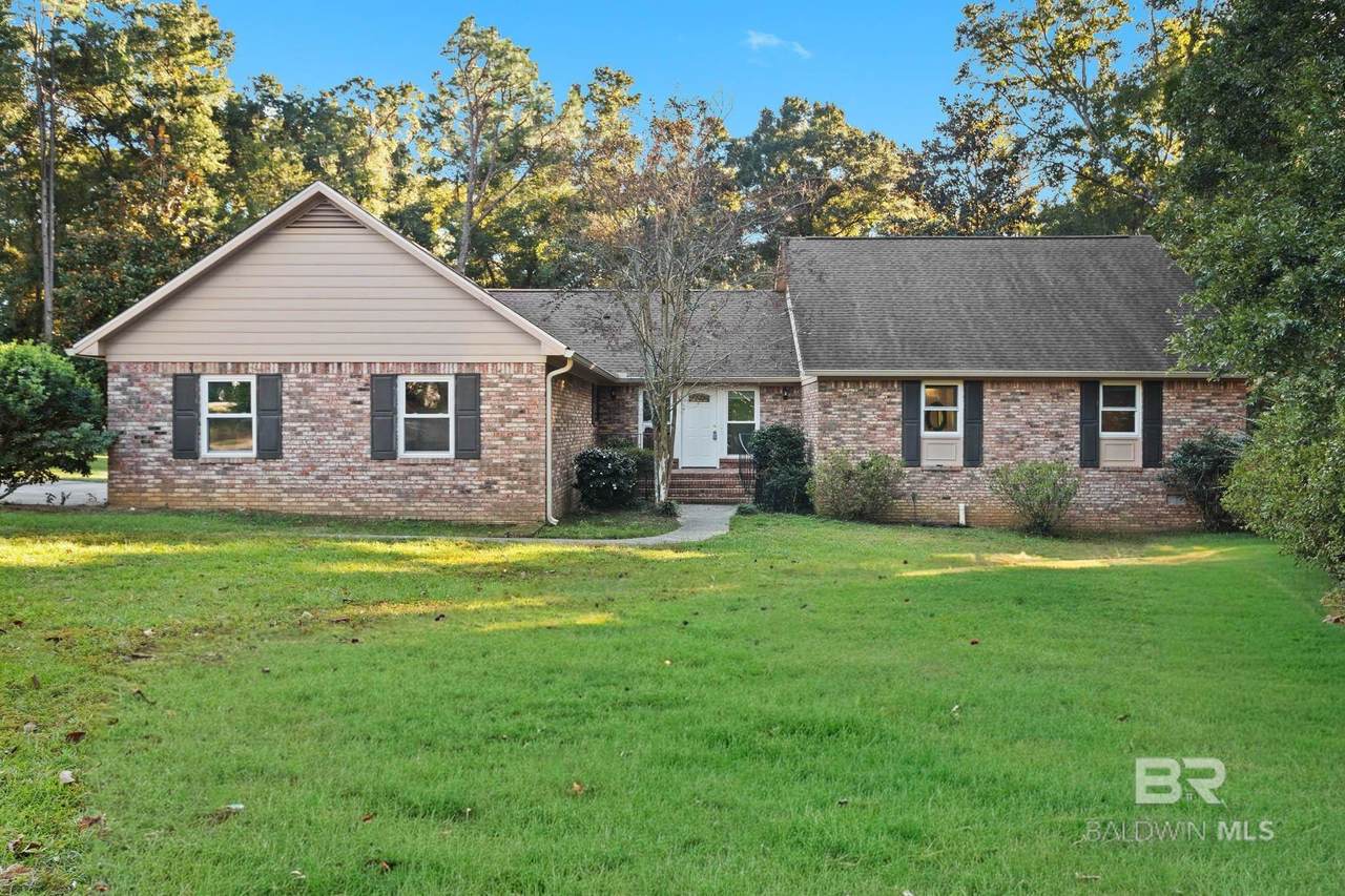 802 Pinewood Court - Photo 1