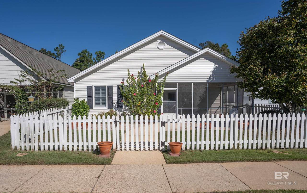 952 Edwards Avenue - Photo 1