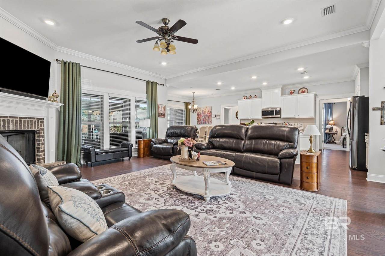 191 Ornate Avenue - Photo 1