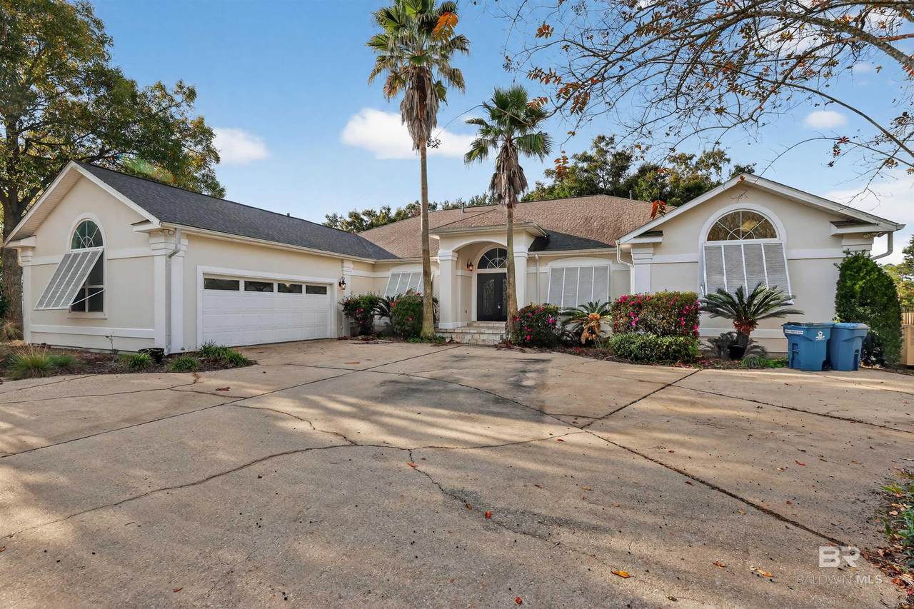 513 Wedgewood Drive - Photo 1