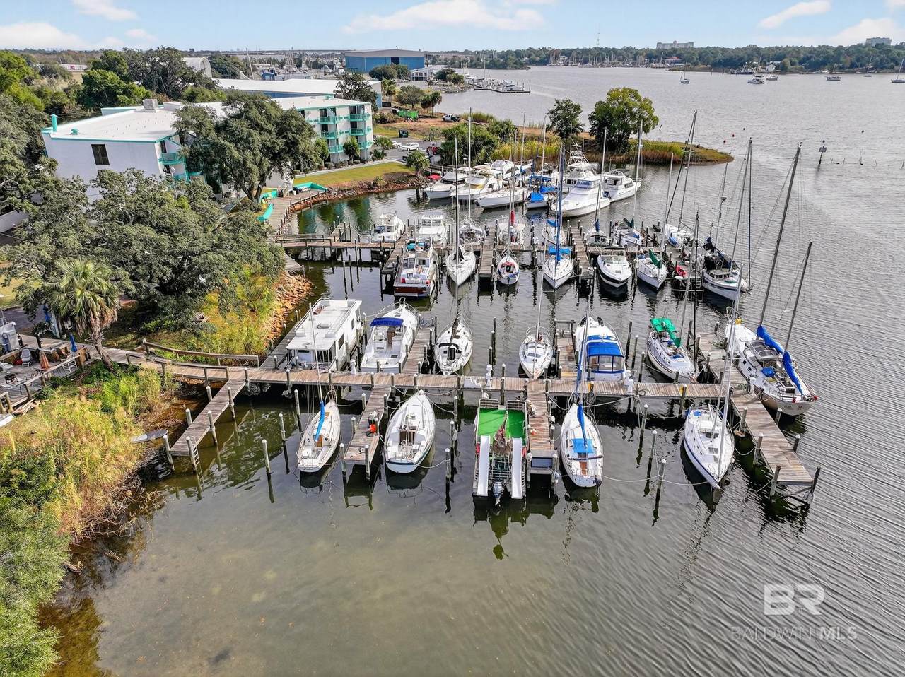 3611 Navy Boulevard - Photo 1