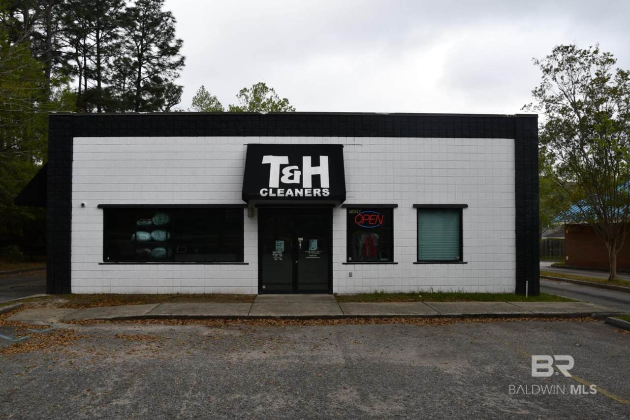 1436 Hillcrest Road - Photo 1