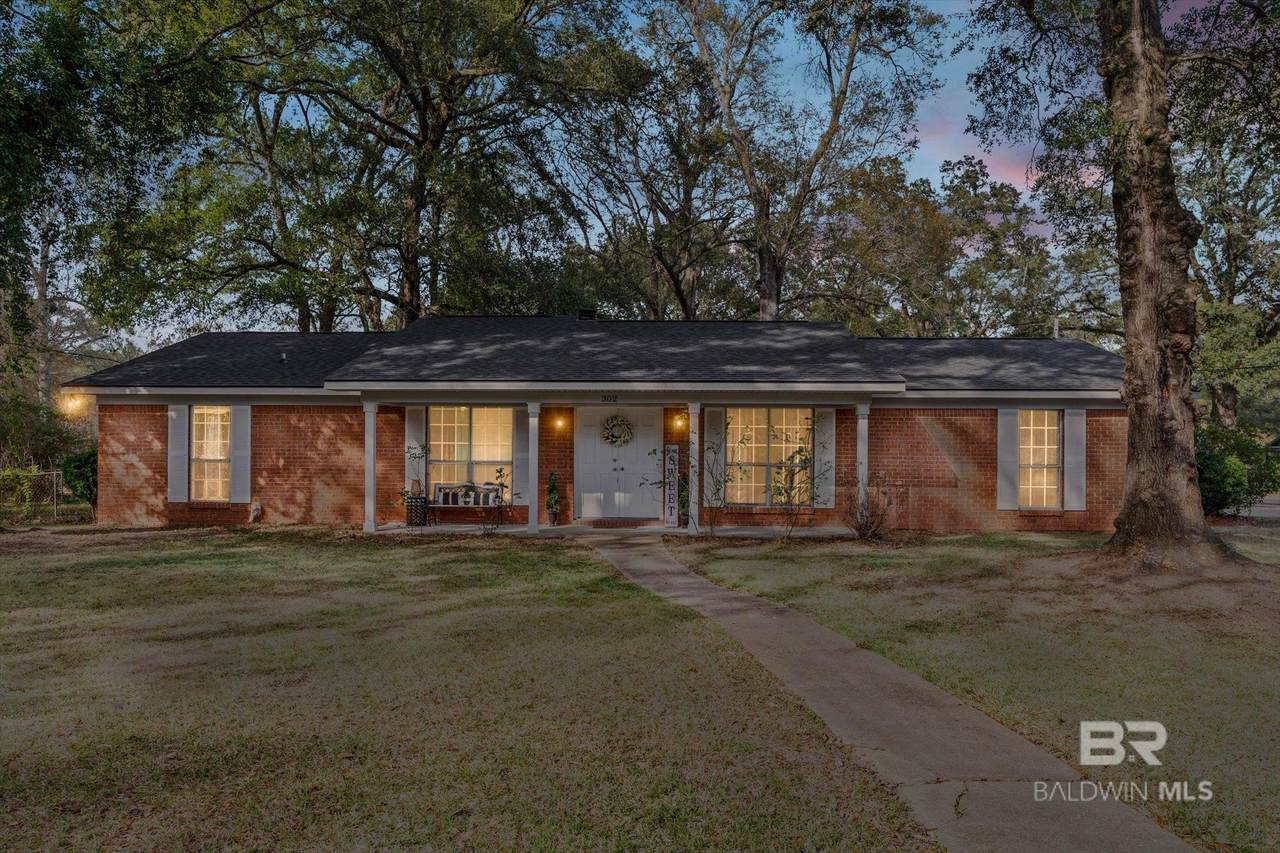 302 Hummingbird Drive - Photo 1