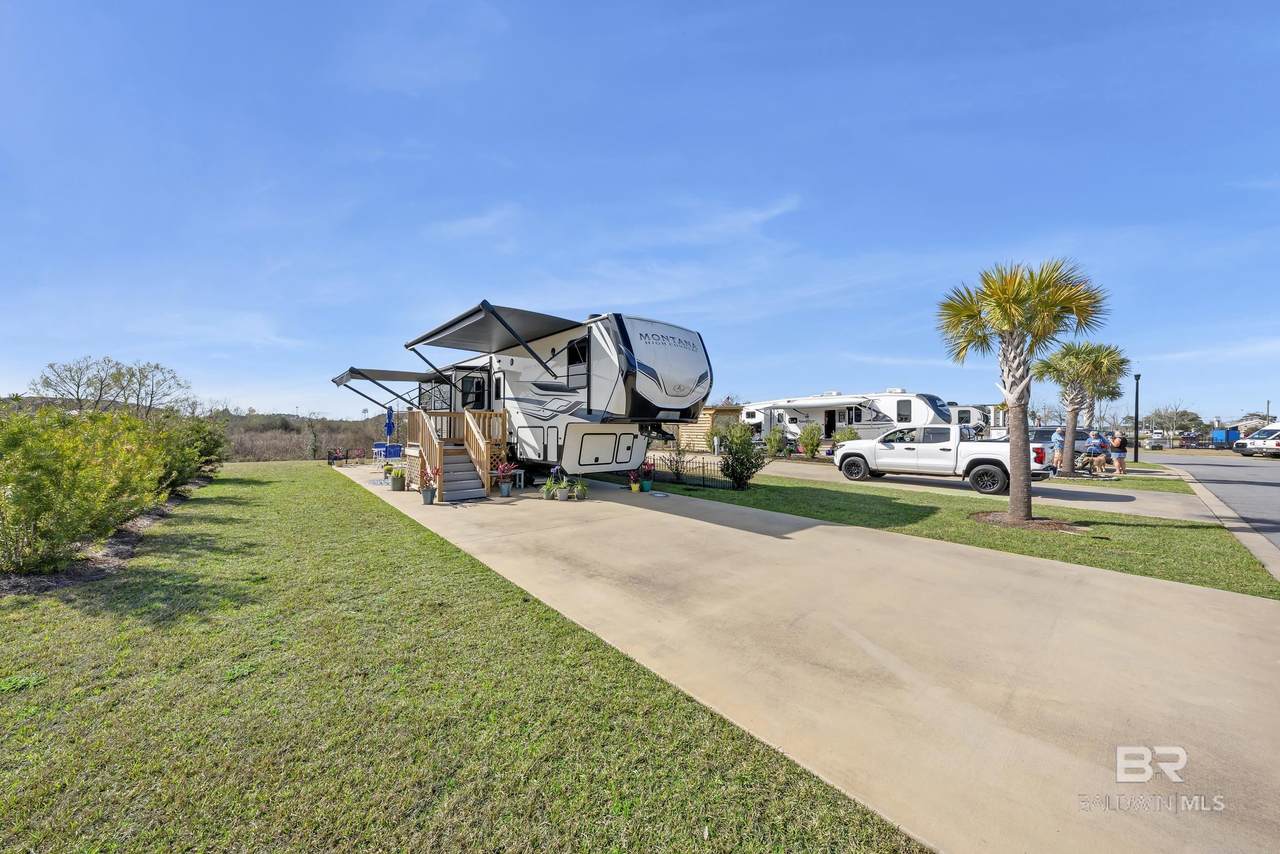 3059 Griswold Boulevard - Photo 1